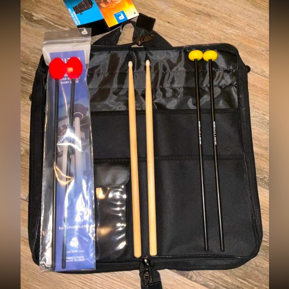 Drum Sticks 5A / BBB7 / BBB3 in Carrying Case.
